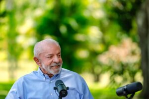 Lula defende educação em tempo integral e Pé-de-Meia como garantia de futuro para jovens brasileiros