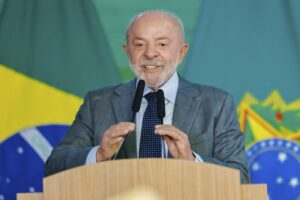 Lula participa de entrevista ao vivo na Record durante reta final de campanha