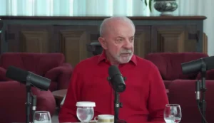 Lula diz que Flávio Bolsonaro tem raiva de Moraes porque ministro prendeu o pai dele