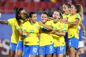 Lula sanciona lei que coloca futebol feminino como prioridade da política esportiva do Brasil