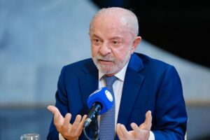 Lula critica Bolsonaro e chama ministros de ‘bando de mequetrefes’ por gestão da pandemia