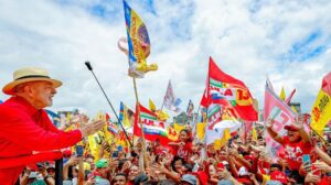 Lula avança e lidera primeira volta com 39% na nova pesquisa Quaest