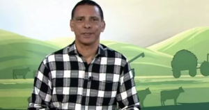 Márcio Santos, apresentador icônico da Globo, morre aos 55 anos após luta contra o câncer