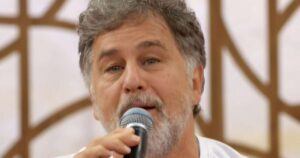 Marcos Frota aos 70 anos surge em registro raro com os quatro netos