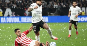 Memphis Depay perde pênalti decisivo e enterra Corinthians na Libertadores