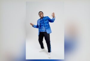 Neguinho da Beija-Flor se emociona com musical sobre sua vida: ‘não sabia se assistia ou chorava’!