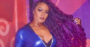 Cantora Nick Sol morre aos 38 anos após lutar contra doença desde a infância