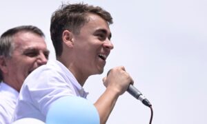 Nikolas Ferreira apaga postagem com documento falso atribuído à PF
