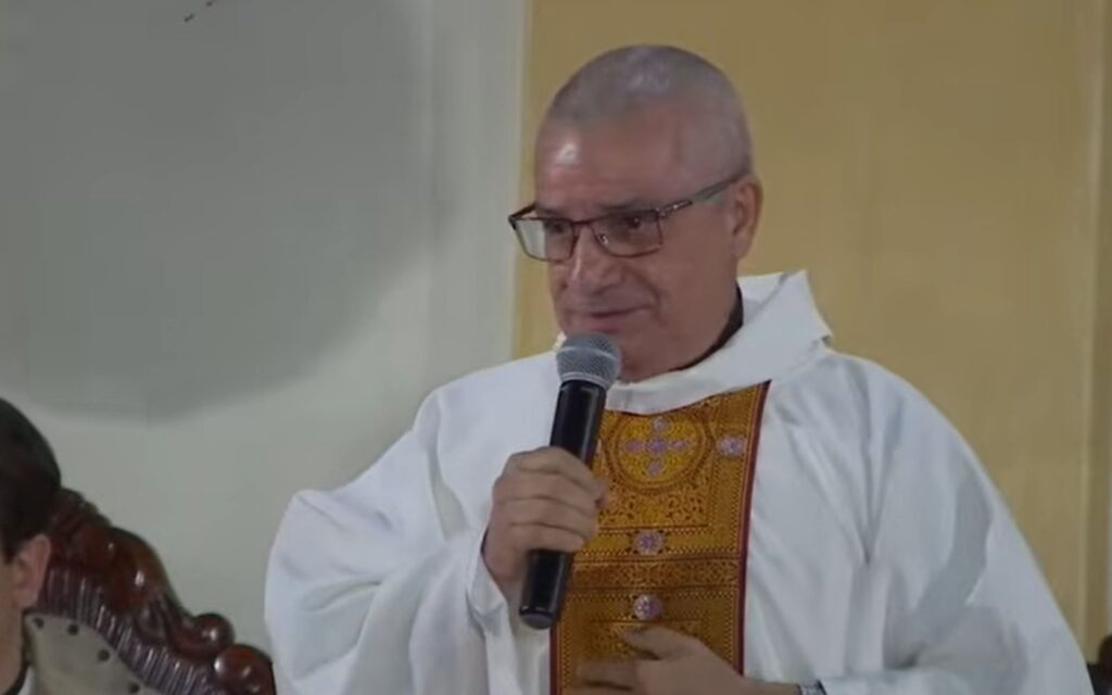 Padre baiano defende comunismo e critica rachadinhas em homilia polêmica