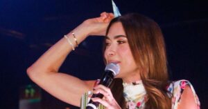 Patricia Abravanel comparece sozinha ao PJB 2026 em meio a crise com Fábio Faria