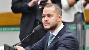 PF deflagra operação contra deputado federal Adail Filho por fraudes em contratos