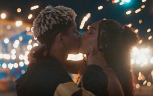 Dalila e Peixe finalmente se beijam em ‘Por Você’ e web piranha de paixão: ‘Meu casal’