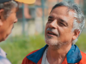 Juarez está ferrado! Zé desconfia do segredo em Por Você