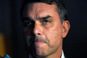 PT leva ao TSE investigação de rede com 324 perfis que impulsionaria Flávio Bolsonaro no Instagram