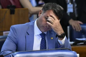Pesquisa Quaest mostra impacto crescente do caso Master sobre Flávio Bolsonaro e família