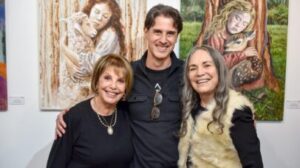Regina Duarte marca presença em exposição de arte ‘Primavera 26’ em São Paulo