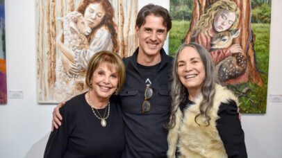 Regina Duarte marca presença em exposição de arte ‘Primavera 26’ em São Paulo