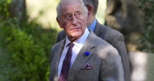 Rei Charles III viveu escândalo íntimo há 23 anos com funcionário ligado a Princesa Diana