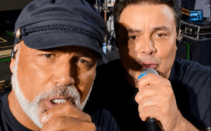 Renner emociona fãs em velório de Rick: atitude tocante que não saiu de perto do amigo