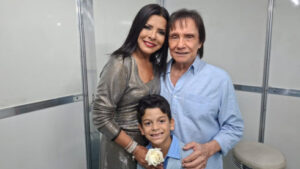 Roberto Carlos conhece filho de Mara Maravilha e reação surpreende web