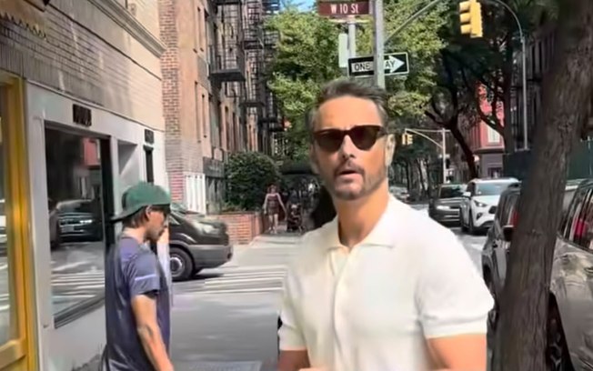 Rodrigo Santoro é Abordado em NY e Influenciador Não o Reconhece