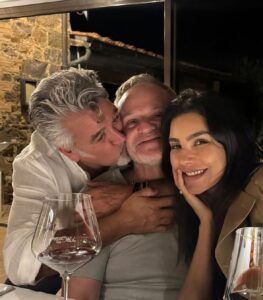 Rubinho Barrichello e Cíntia Chagas aparecem grudadinhos na Itália