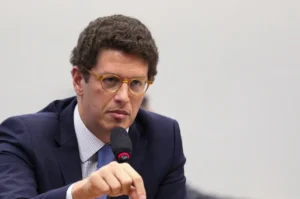 Ricardo Salles desiste de candidatura ao Senado e declara apoio a novos nomes