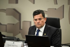 Oito assessores de Moro doam R$ 65 mil para campanha no mesmo dia