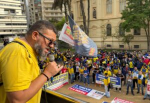 Sindicatos alertam: plano bolsonarista de privatizar Correios ameaça direitos dos trabalhadores em greve