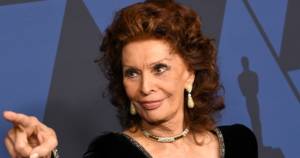 Sophia Loren aos 92 anos revela o segredo para envelhecer com alegria e propósito