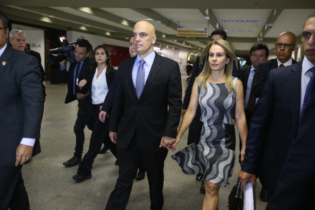 Crise no STF: PT cobra respostas e OAB abre processo contra esposa de Moraes!