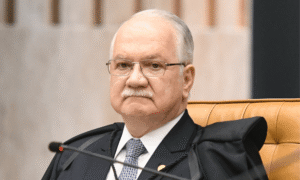 Crise no STF: Fachin tenta apaziguar briga entre Moraes e Mendonça