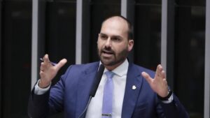 STF condena Eduardo Bolsonaro a pagar R$ 80 mil por difamação contra Tabata Amaral