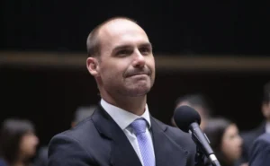 STF condena Eduardo Bolsonaro a 1 ano de prisão por difamação contra deputada Tabata Amaral