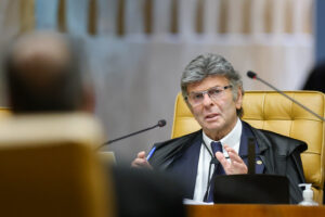 STF: Fux vota para manter julgamento de Moraes nesta terça e placar fica 4 a 3