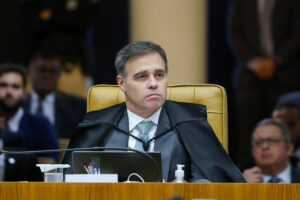 STF discute inquérito sobre Moraes em sessão com bate-boca entre ministros; Dino pede vista