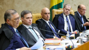 Maioria dos brasileiros defende impeachment de Toffoli; quase metade quer afastamento de Moraes