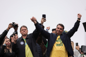 Tarcísio de Freitas intensifica campanha com Flávio Bolsonaro após pressão de aliados
