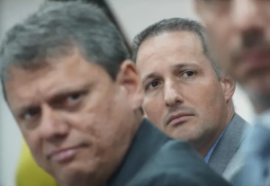 Governador Tarcísio de Freitas é desmascarado sobre promessa de monitorar agressores de mulheres