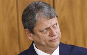TCE suspeita de orçamento paralelo no governo Tarcísio com isenções fiscais e venda de patrimônio estatal