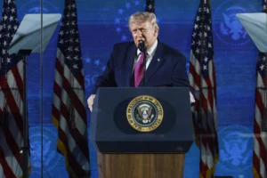 Trump barra jornalistas da CNN, MS Now e Politico da Casa Branca