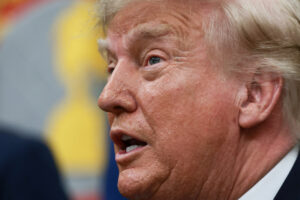 Trump assina lei que autoriza novas sanções contra a Rússia