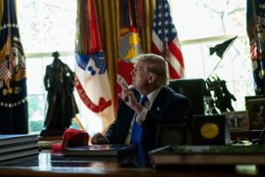 Trump sanciona cidadãos sul-africanos sob acusação de discriminação contra brancos