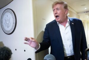 Trump leva baile na Suprema Corte dos EUA ao tentar cercear direito de votação por correio