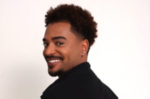 Vini Carvalho revela química intensa com Any Gabrielly em série da Netflix