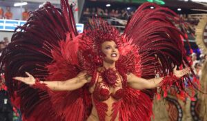 Virginia Fonseca não passa coroa para próxima rainha de bateria da Grande Rio