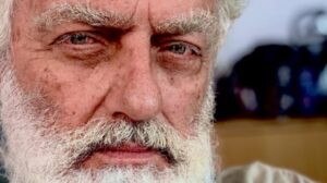 Werner Schünemann Revela Detalhes da Caracterização no Profeta Isaías em A Ira do Herdeiro