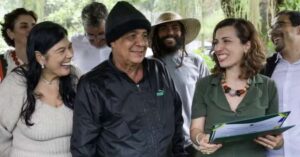 Zeca Pagodinho recebe título de Embaixador da Agricultura Urbana