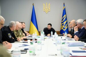 Ex-porta-voz de Zelensky revela que presidente ucraniano rejeitou cinco propostas de paz desde 2022