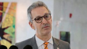 Zema mantém candidatura à presidência mas libera apoio do Novo a Flávio Bolsonaro